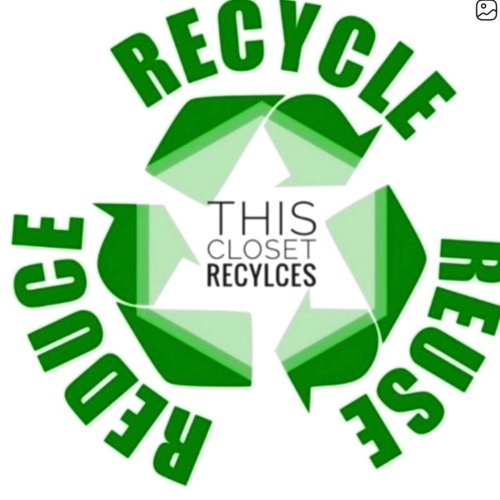 This Closet Recycles Green Recycle Logo Graphic